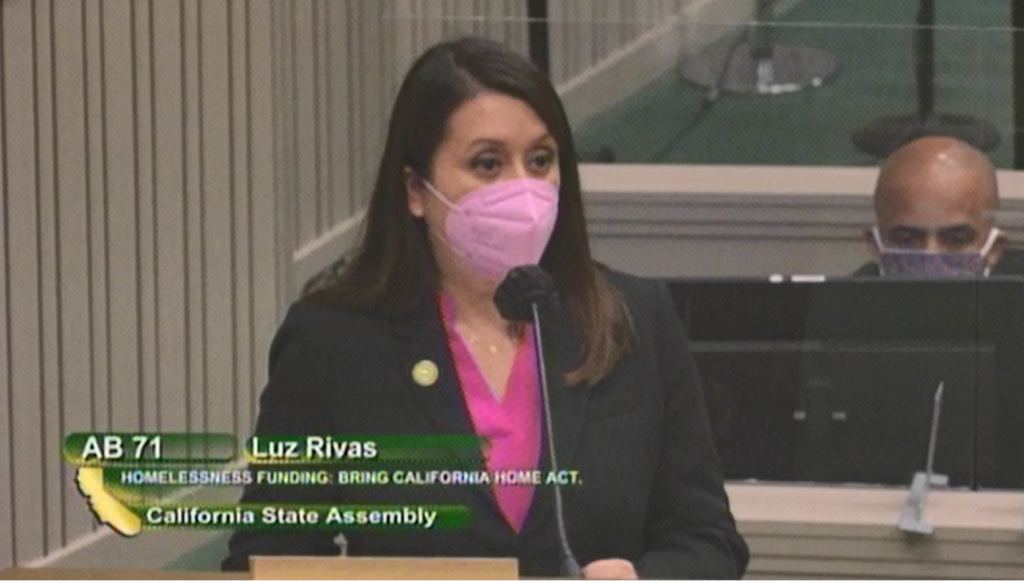 Photo of Assemblymember Rivas supporting AB 71